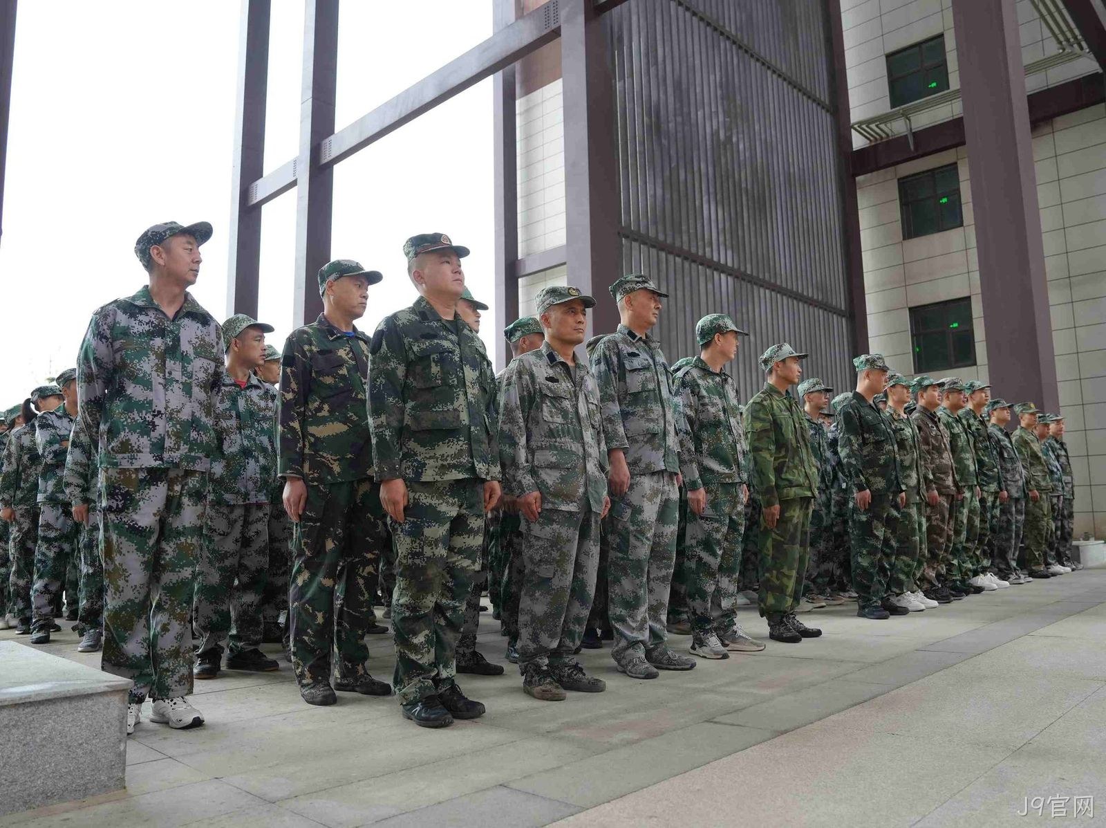 J9官网严密组织备战开产军训动员